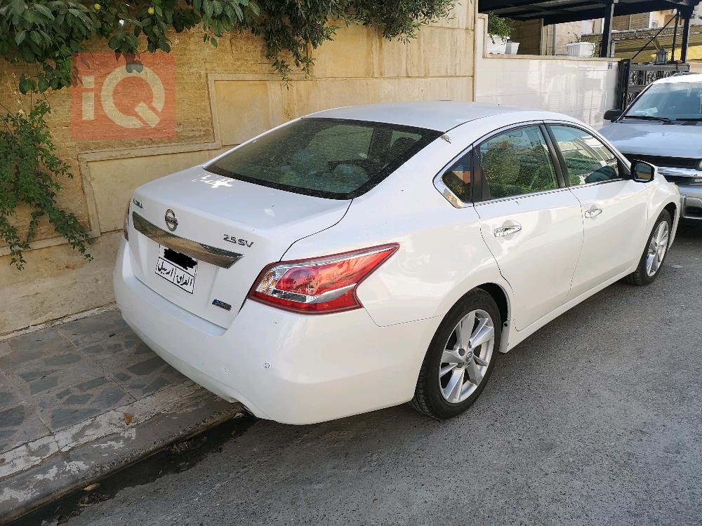 نيسان ألتيما